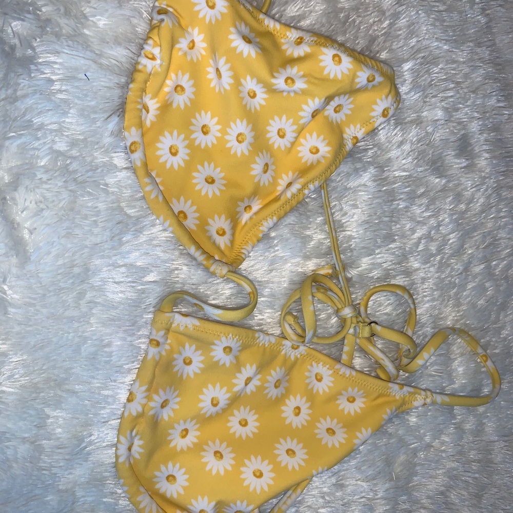 F21 Daisy bikini